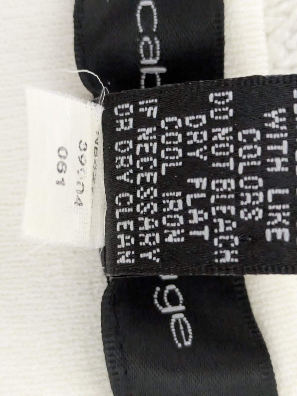 Cable & Gauge Cream V‑Neck Sleeveless Knit Top - Picture 6 of 6